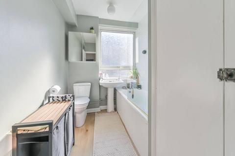 2 bedroom flat to rent, Waynflete Street, Earlsfield, London, SW18