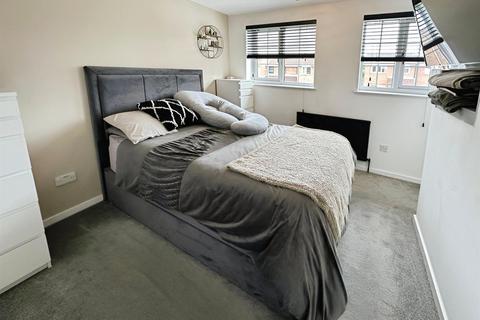 3 bedroom semi-detached house for sale, Rosecroft Gardens, Swadlincote DE11