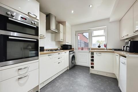 3 bedroom semi-detached house for sale, Rosecroft Gardens, Swadlincote DE11