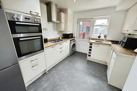 3 bedroom semi-detached house for sale, Rosecroft Gardens, Swadlincote DE11