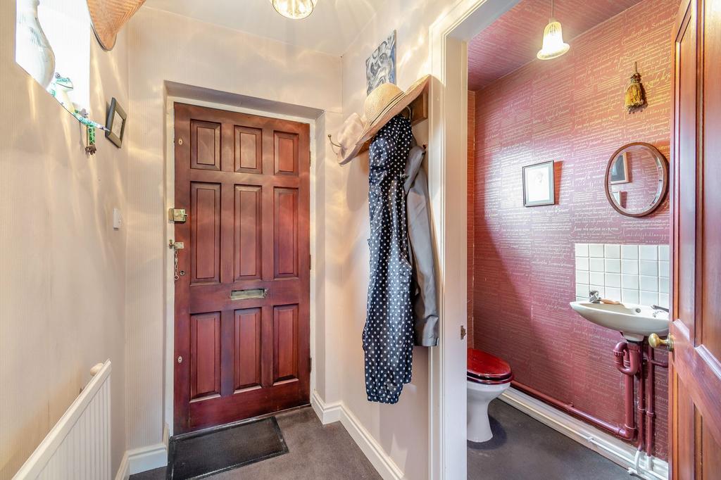 Entrance hall &amp; WC