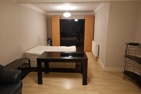 4 bedroom semi-detached house to rent, Clare Road, Stanwell TW19