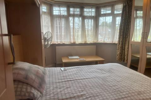 4 bedroom semi-detached house to rent, Clare Road, Stanwell TW19