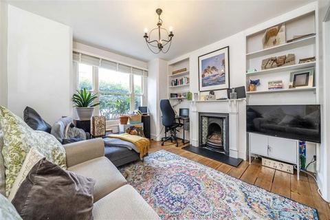 2 bedroom house to rent, Hassendean Road, London SE3