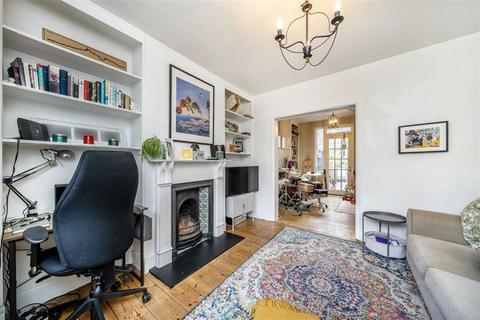 2 bedroom house to rent, Hassendean Road, London SE3