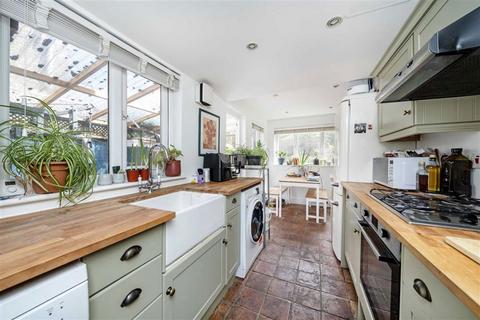 2 bedroom house to rent, Hassendean Road, London SE3