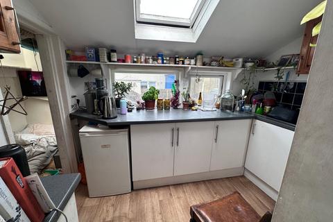 2 bedroom property for sale, Regent Street, Teignmouth, TQ14