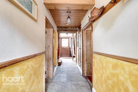 4 bedroom cottage for sale, King Street, Northampton