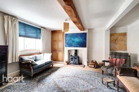 4 bedroom cottage for sale, King Street, Northampton