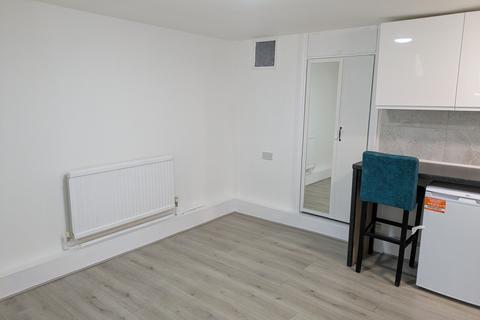 Studio to rent, Harberton Road, Whitehall Park, N19