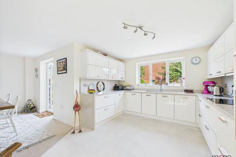 9 Beni Close, Badgeworth, Cheltenham, GL51 6GQ