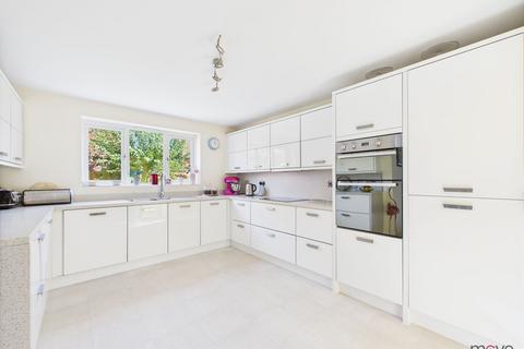 9 Beni Close, Badgeworth, Cheltenham, GL51 6GQ