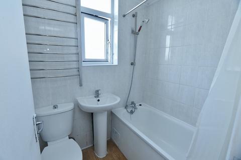 2 bedroom apartment to rent, Collier Row Road, Romford, RM5