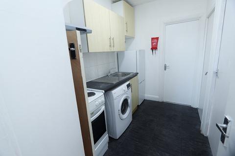2 bedroom apartment to rent, Collier Row Road, Romford, RM5