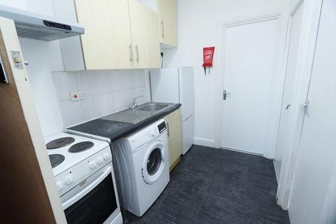 2 bedroom apartment to rent, Collier Row Road, Romford, RM5