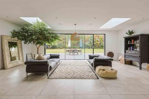 6 bedroom terraced house to rent, BURHILL, WALTON-ON-THAMES, KT12