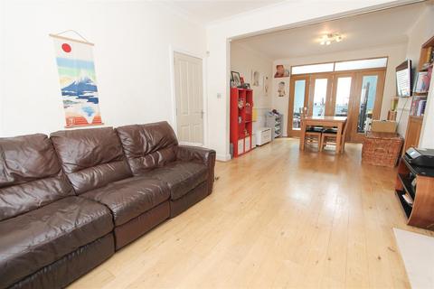 3 Barrow Hedges Close, Carshalton, SM5 3LN