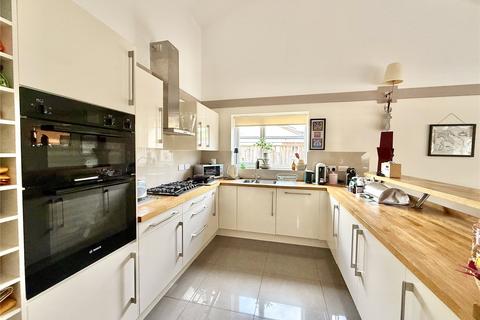 3 bedroom bungalow for sale, The Meadway, Christchurch BH23