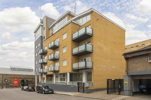 Artichoke Hill, London E1W