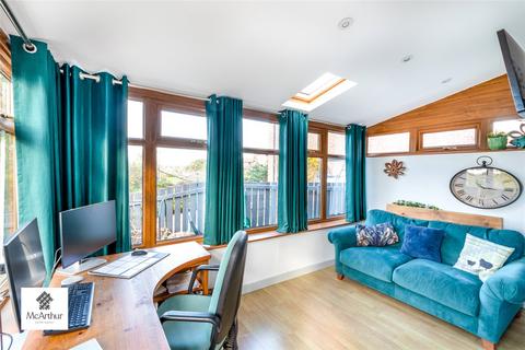 5 Bracken Way, Harworth, Doncaster, DN11 8SB