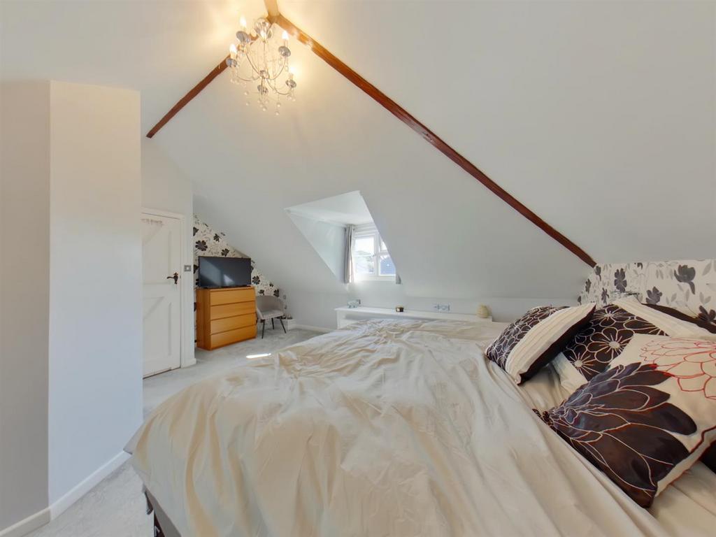 Bed 1 Pic (5).jpg