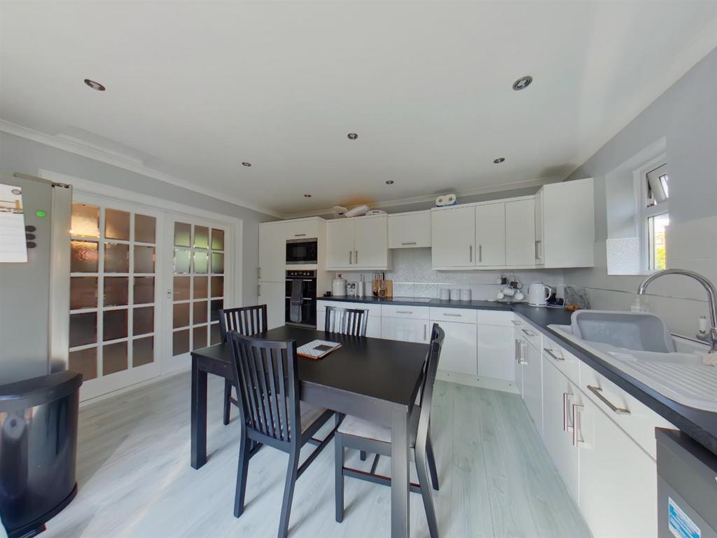 Kitchen Pic (16).jpg