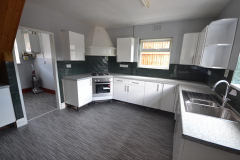 3 bedroom semi-detached house to rent, Duddell Road, Smallthorne
