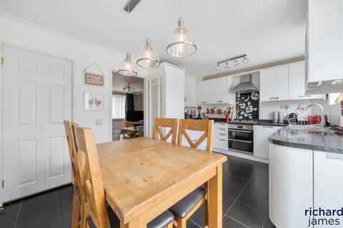 5 Heathcote Close, Shaw, Swindon, SN5 5QR