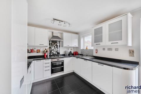 5 Heathcote Close, Shaw, Swindon, SN5 5QR