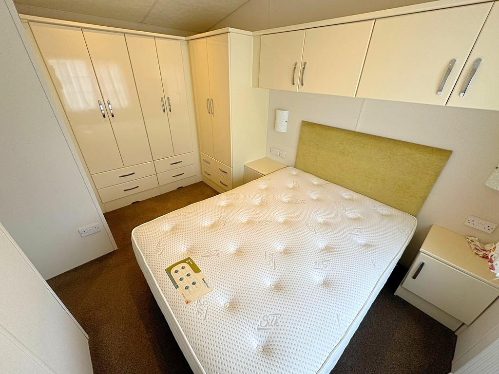 64 Bed 1 angle