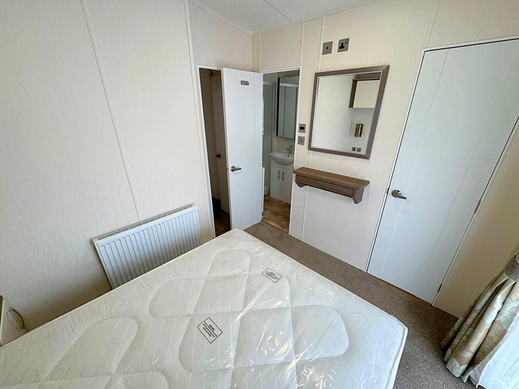 35 Bed 1 angle