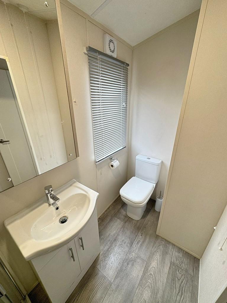 23 Shower Room WC