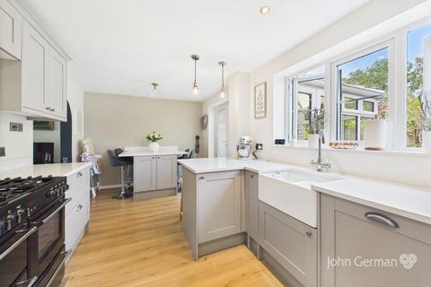 4 bedroom detached house for sale, Cornwall Drive, Saxonfields, Stafford