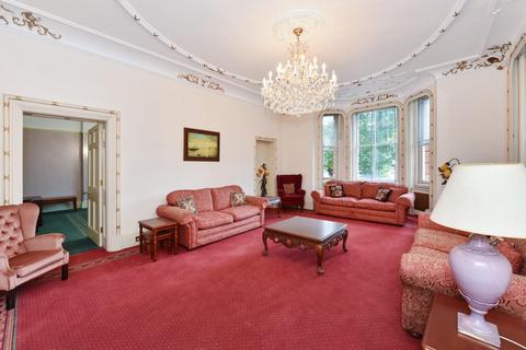 6 bedroom flat for sale, Huge Lateral Apartment Hay Hill, Mayfair, London W1J