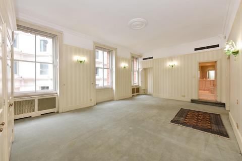 6 bedroom flat for sale, Huge Lateral Apartment Hay Hill, Mayfair, London W1J