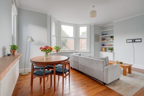 Flat B, 62 Crouch Hill, London, N8 9EE