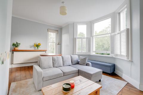 Flat B, 62 Crouch Hill, London, N8 9EE
