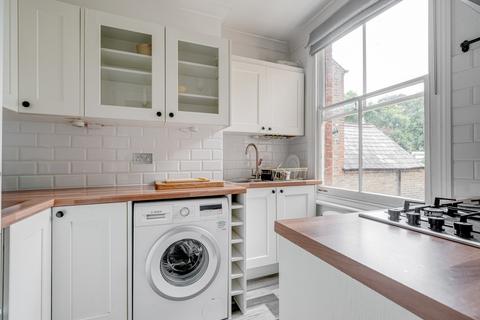 Flat B, 62 Crouch Hill, London, N8 9EE