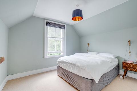 Flat B, 62 Crouch Hill, London, N8 9EE
