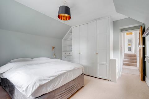 Flat B, 62 Crouch Hill, London, N8 9EE