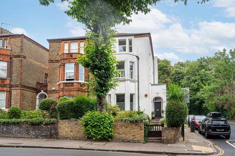 Flat B, 62 Crouch Hill, London, N8 9EE