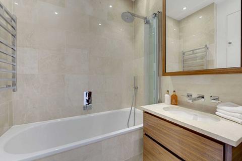 2 bedroom flat to rent, Kensignton Square Garden, London W2