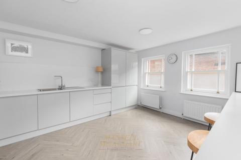 3 bedroom terraced house to rent, Portland Road, East Grinstead RH19
