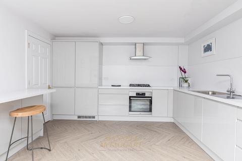 3 bedroom terraced house to rent, Portland Road, East Grinstead RH19