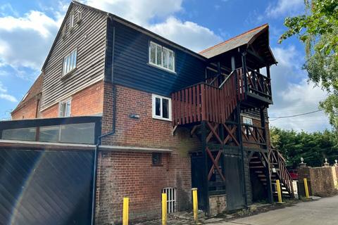 Industrial unit to rent, Old Hay Brenchley TN12 7DG