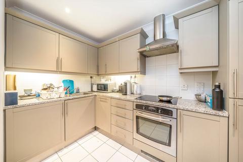 2 bedroom flat to rent, Forum Magnum Square, London SE1