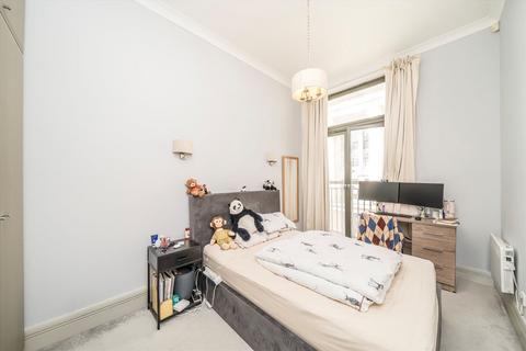 2 bedroom flat to rent, Forum Magnum Square, London SE1