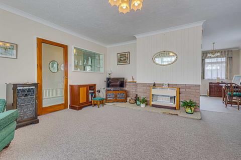 2 bedroom detached bungalow for sale, Princes Avenue, Benfleet, SS7