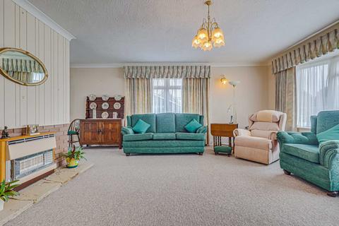 2 bedroom detached bungalow for sale, Princes Avenue, Benfleet, SS7
