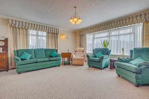2 bedroom detached bungalow for sale, Princes Avenue, Benfleet, SS7